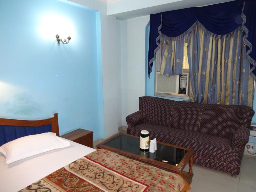 Hotel Golden Deluxe New Delhi Room photo